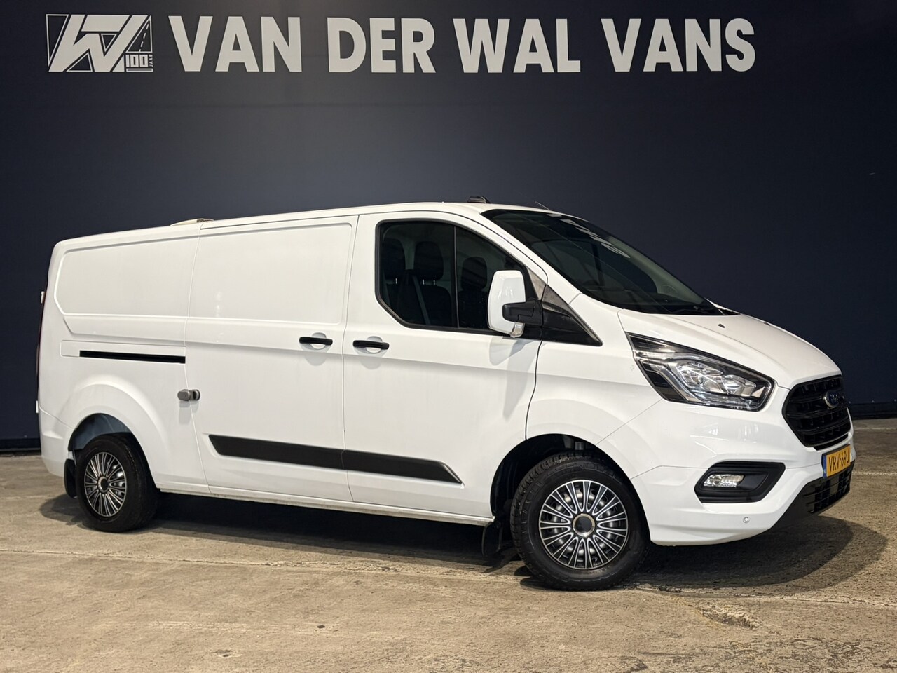 Ford Transit Custom - 2.0 TDCI 130pk L2H1 Euro6 Airco | Camera | Apple Carplay | LED | Cruisecontrol | 2800kg Tr - AutoWereld.nl
