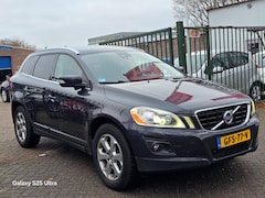 Volvo XC60 - 3.0 T6 AWD Momentum Automaat leerbekeleding stoelverwarming parkeer sensor trekhaak