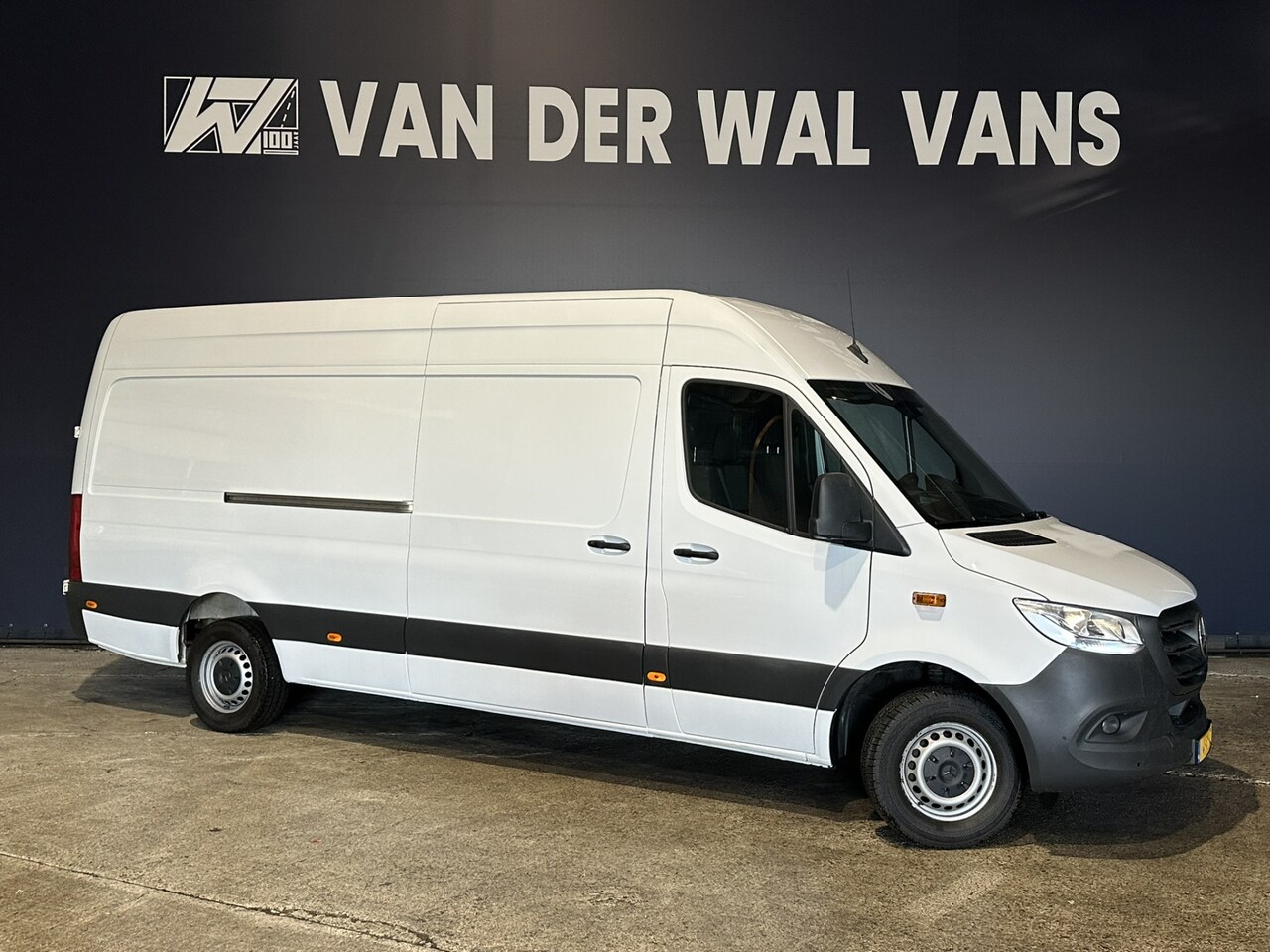 Mercedes-Benz Sprinter - 317 CDI 170pk L3H2 Euro6 Airco | 360 graden Camera | Navigatie | Apple Carplay | Cruisecon - AutoWereld.nl