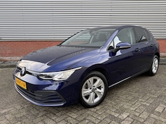 Volkswagen Golf - 1.5 TSI Life | Camera | Lounge Pakket | Extra Getint Glas Achter | Apple Carplay/Android A