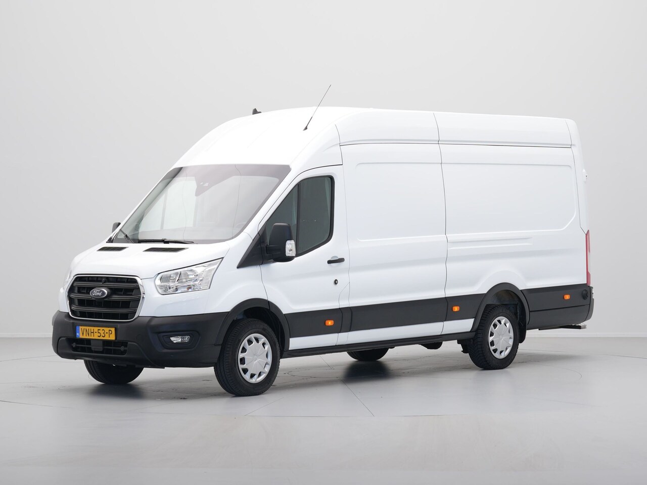 Ford Transit - L4H3 350 2.0TDCI 130pk RWD 3.5T Trend / Navigatie / Camera / Airco / Cruise / DAB - AutoWereld.nl