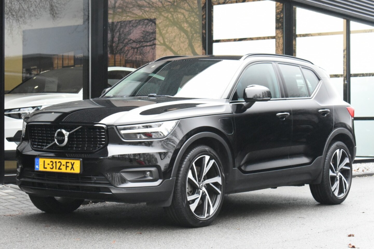 Volvo XC40 - T4 211pk [Plug-in] R-Design Expression | 20'' | Driver Assist | - AutoWereld.nl