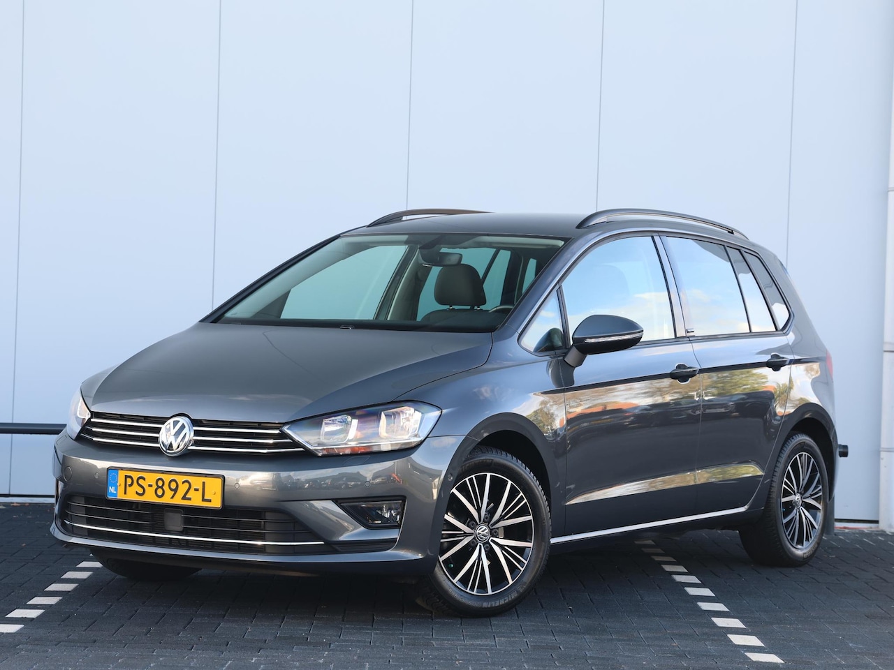 Volkswagen Golf Sportsvan - 1.2 TSI Comfortline 110pk DSG | Dealer onderhouden | Trekhaak | Navigatie | Cruise control - AutoWereld.nl