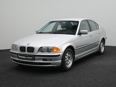 BMW 3-serie - 320i Executive | Lage km |