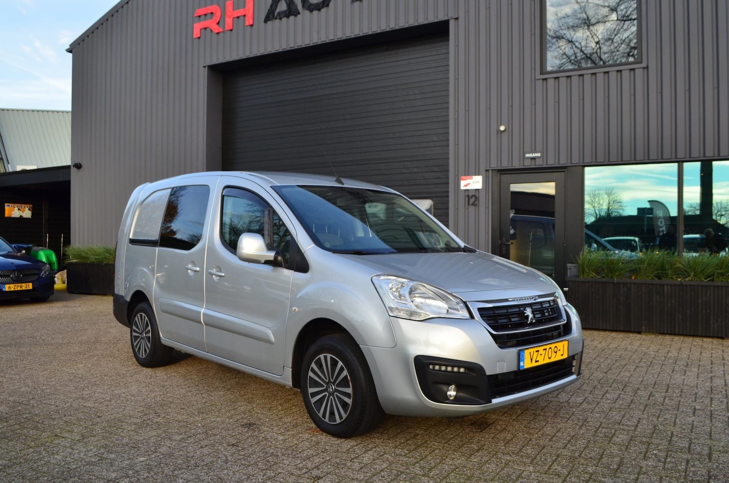 Peugeot Partner - 122 1.6 BlueHDi 120 L2 Première S&S - AutoWereld.nl