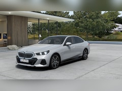BMW 5-serie - 530e M Sport Automaat / Panoramadak / Trekhaak / Bowers & Wilkins / Adaptieve LED / Parkin