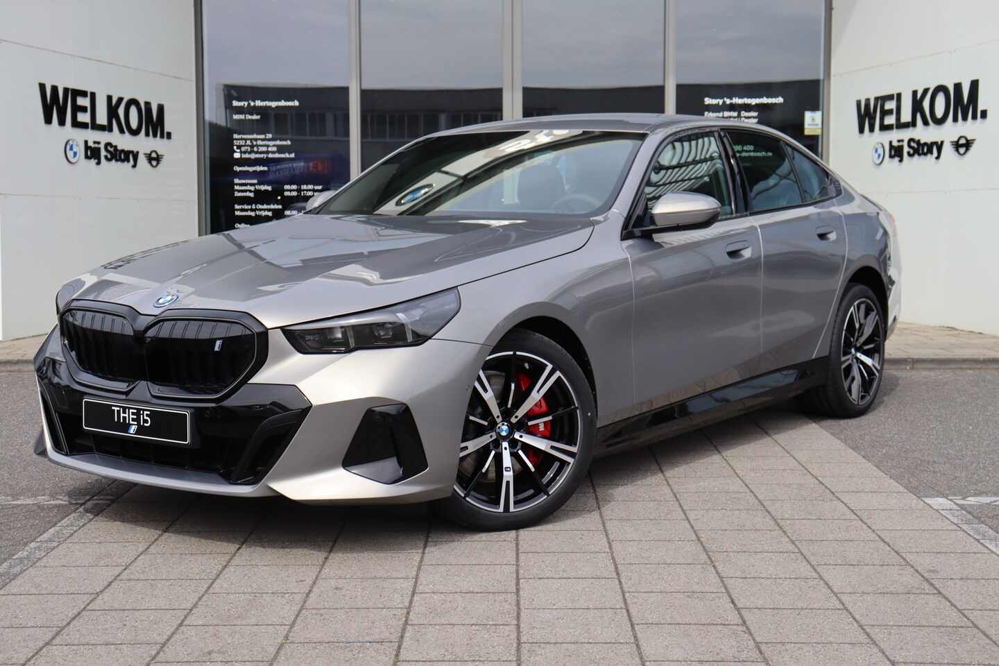 BMW i5 - eDrive40 M Sport / Adaptieve LED / Parking Assistant Plus / M Sportonderstel / Stoelverwar - AutoWereld.nl