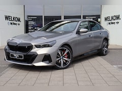BMW i5 - eDrive40 M Sport / Adaptieve LED / Parking Assistant Plus / M Sportonderstel / Stoelverwar