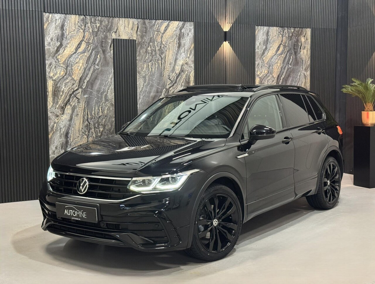 Volkswagen Tiguan - 1.5 TSI 3x R-line|PANO|360 CAM|IQ|KEYLESS|SFEER|BOMVOL! - AutoWereld.nl