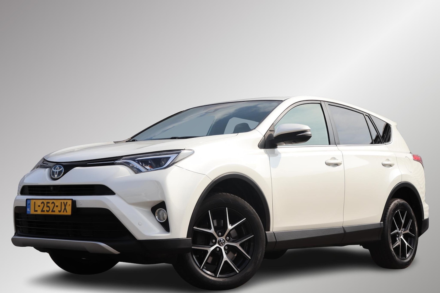 Toyota RAV4 - 2.5 Hybrid Style 2.5 Hybrid Style, Trekhaak, Stoelverwarming, BSM, NAVI! - AutoWereld.nl