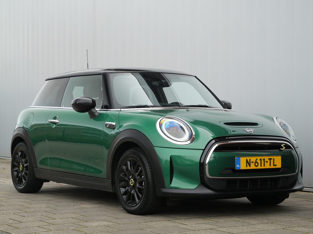 MINI Electric - Business Edition 33 kWh Automaat Navigatie / LED / Apple Carplay / SOH 95,9% - AutoWereld.nl