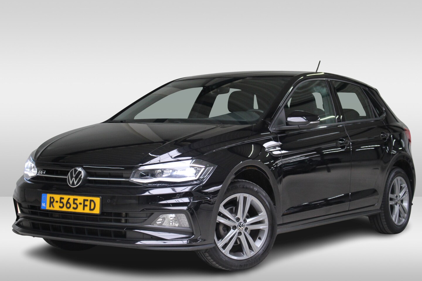Volkswagen Polo - 1.0 TSI DSG R-Line Navigatie | Stoelverwarming | Climate Control - AutoWereld.nl