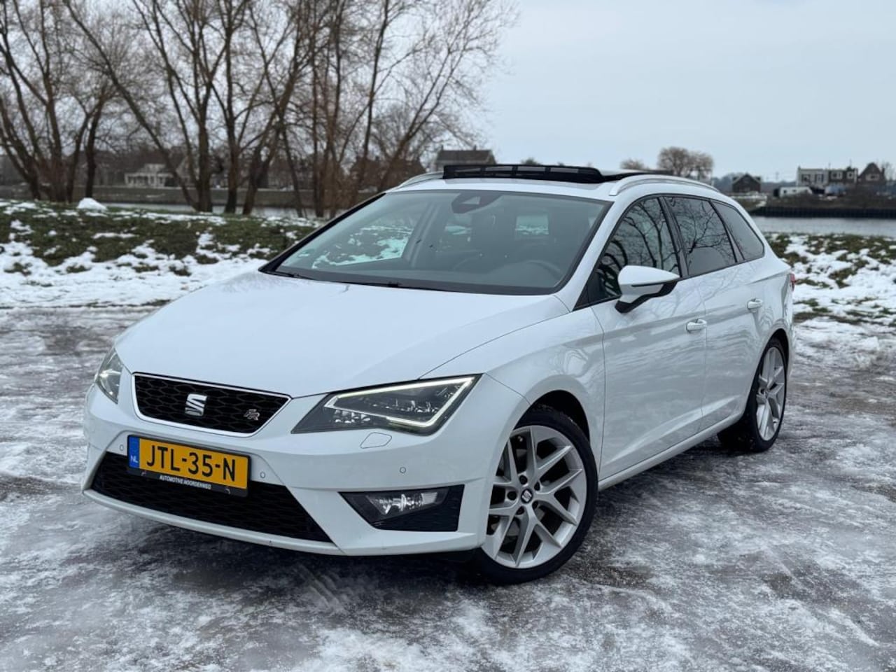 SEAT Leon ST - 1.8 TSI FR Connect / PANO / LED / - AutoWereld.nl