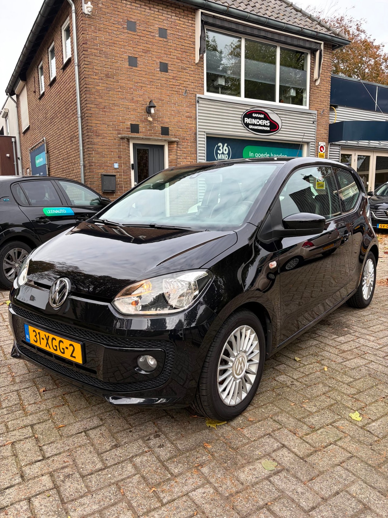 Volkswagen Up! - 1.0 high up! BlueMotion 75pk / Bluetooth / LM velgen / Cruise - AutoWereld.nl