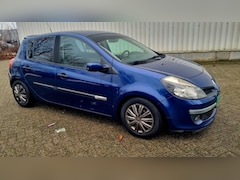 Renault Clio - 1.6-16V Dynamique Luxe