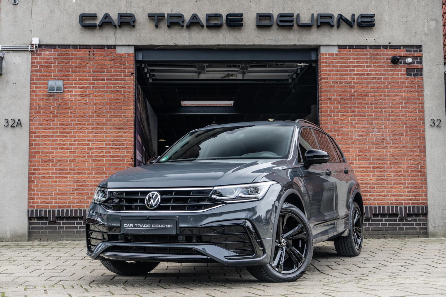 Volkswagen Tiguan - 1.4 TSI eHybrid R-Line Pano / Trekhaak / 360 - AutoWereld.nl