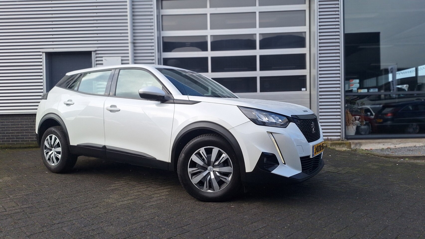 Peugeot 2008 - 1.2 PureTech Active /Wit Metalic/Navigatie/Pdc A/Cruise/ - AutoWereld.nl