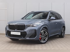 BMW X1 - xDrive25e M Sport Automaat / Panoramadak / Trekhaak / Sportstoelen / M Adaptief onderstel