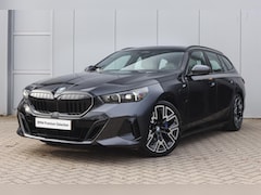 BMW 5-serie Touring - 530e M Sport Automaat / Bowers & Wilkins / Adaptieve LED / Comfort Access / Stoelventilati