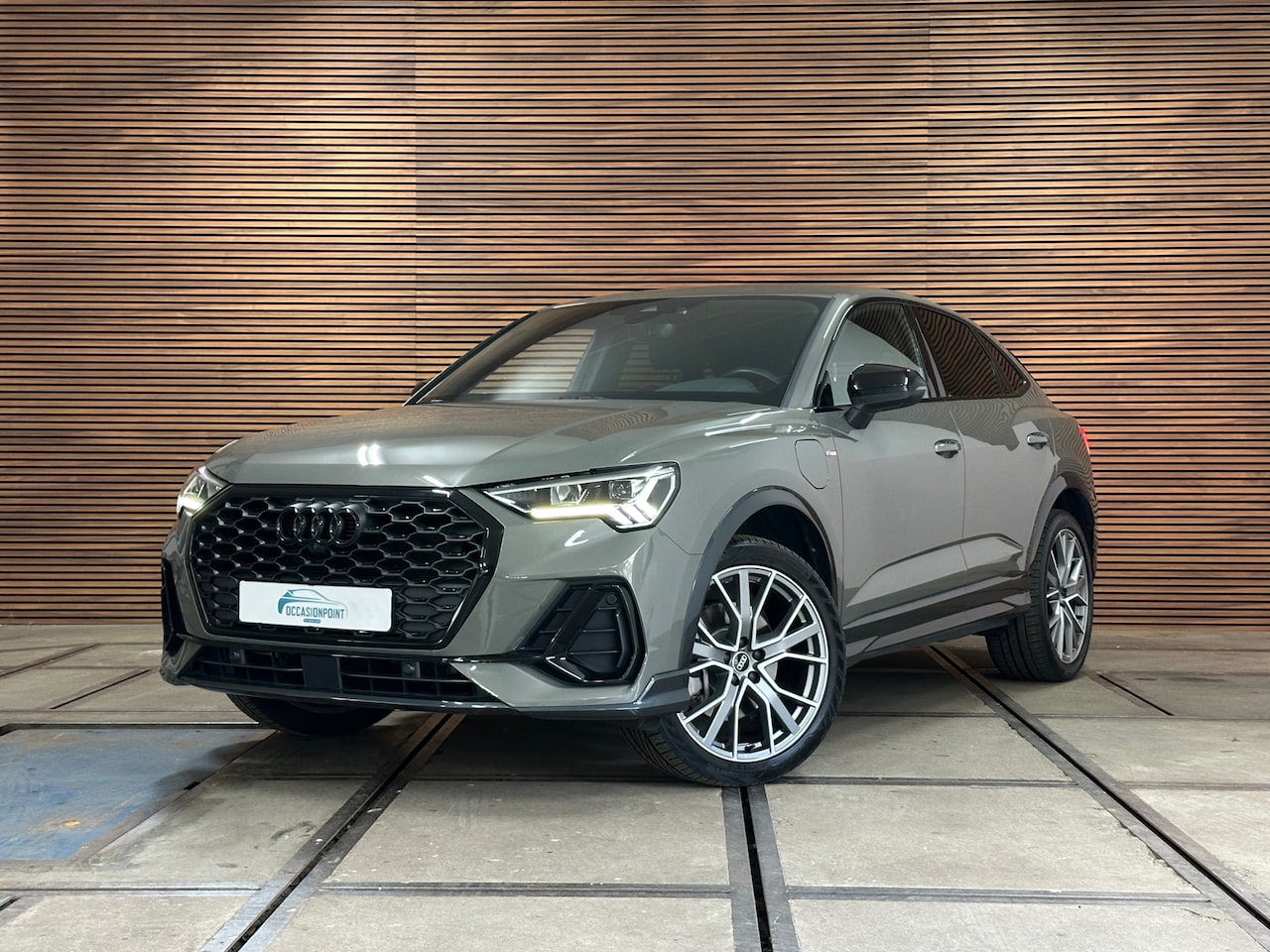 Audi Q3 Sportback - 45 TFSI e S-line Black edition | Chronos Grey| Audi-Sport 20 Inch | MMI+ | Virtual | Ambie - AutoWereld.nl