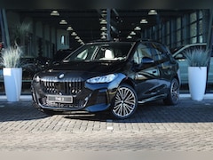 BMW 2-serie Active Tourer - 225e xDrive M Sport Automaat / Sportstoelen / Achteruitrijcamera / Stuurverwarming / M Ada
