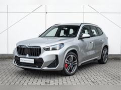 BMW X1 - sDrive18i M Sport Automaat / Panoramadak / Sportstoelen / Achteruitrijcamera / M Adaptief