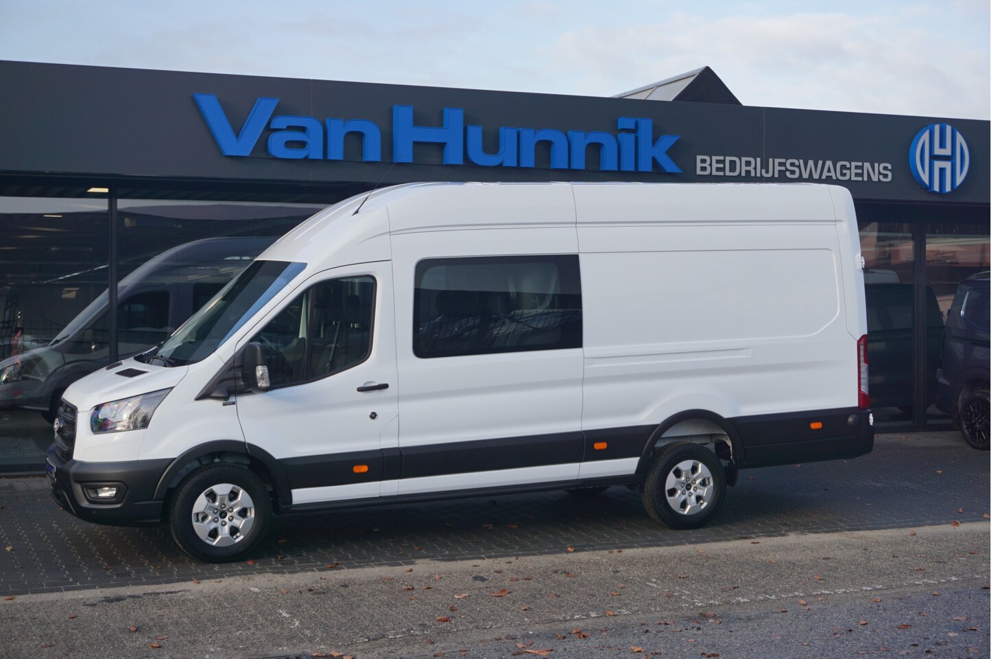 Ford Transit - 350L 130PK L4H3 Dubbel Cabine BPM VRIJ!! Navi, ° Camera, Adap. Cruise, LM Velg!! NR. A242 - AutoWereld.nl