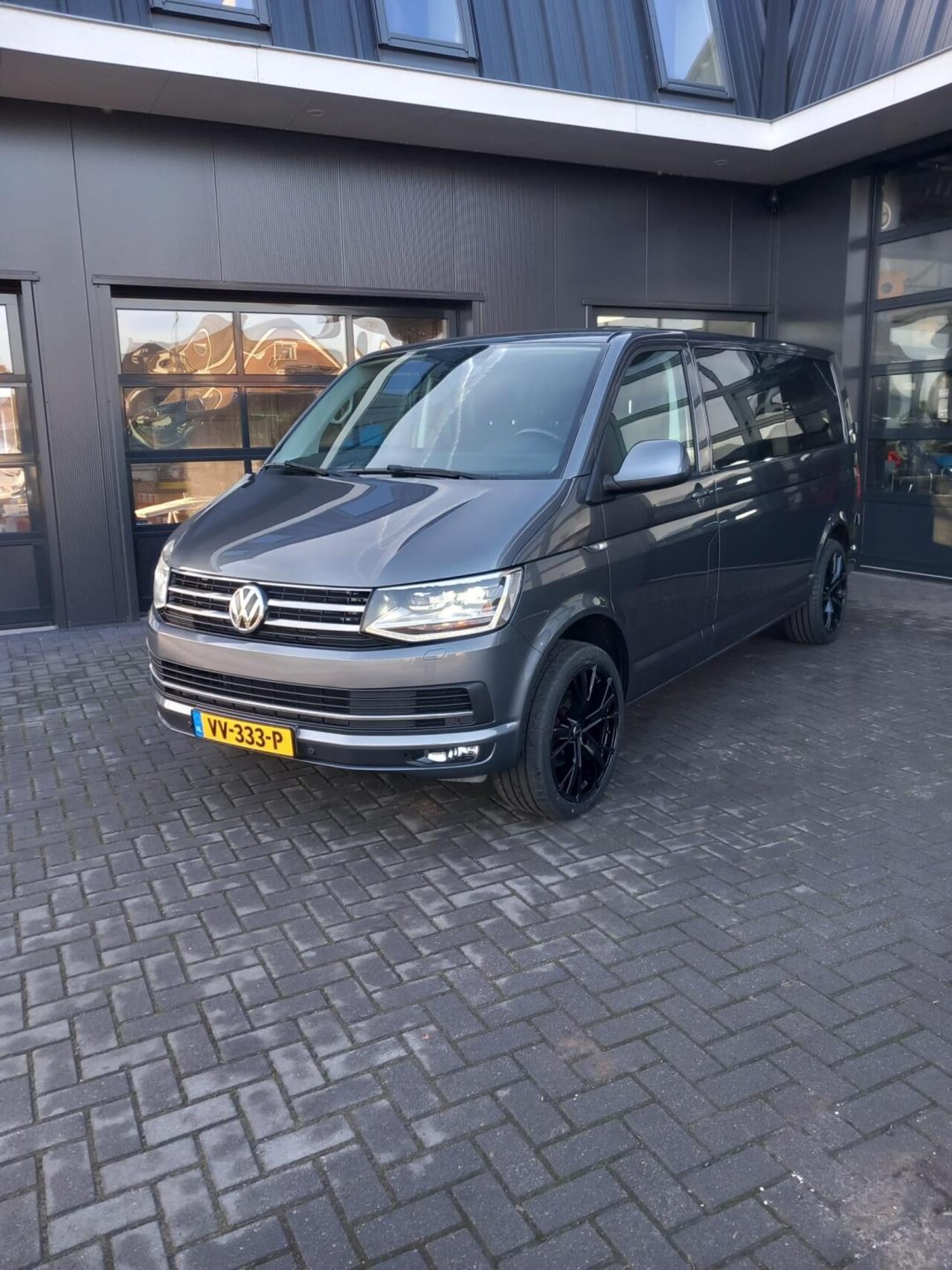 Volkswagen Transporter - 2.0 TDI L2H1 DC Highline DSG - AutoWereld.nl