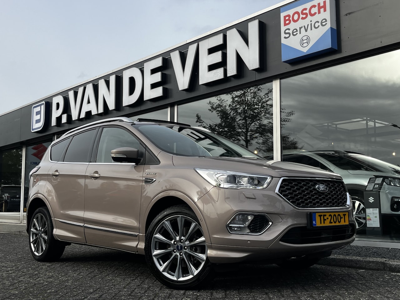 Ford Kuga - 1.5 EcoBoost Vignale 182pk Automaat | Trekhaak | Full Options | Pano | Adapt. Cruise | Dod - AutoWereld.nl