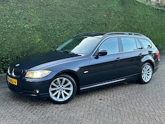 BMW 3-serie Touring - 318i /XENON/LEER/S-VRWRMNG/CRUISE/PDC/RIJDTSUPER/