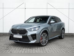 BMW X2 - sDrive20i High Executive M Sport Automaat / Panoramadak / Trekhaak / Sportstoelen / Adapti