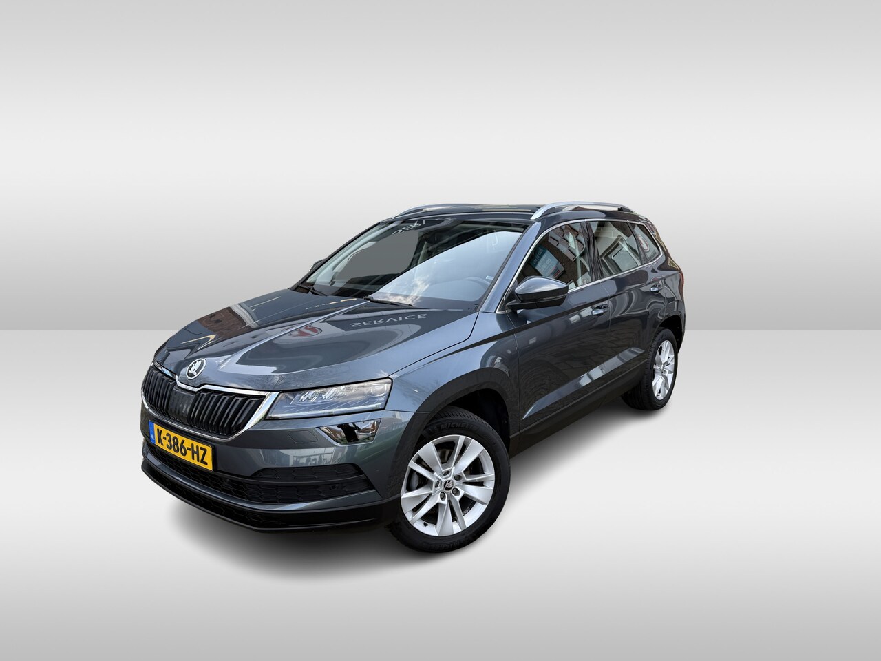 Skoda Karoq - 1.0 TSI Business Edition Plus | 17 inch velgen | applecarplay/android auto | - AutoWereld.nl