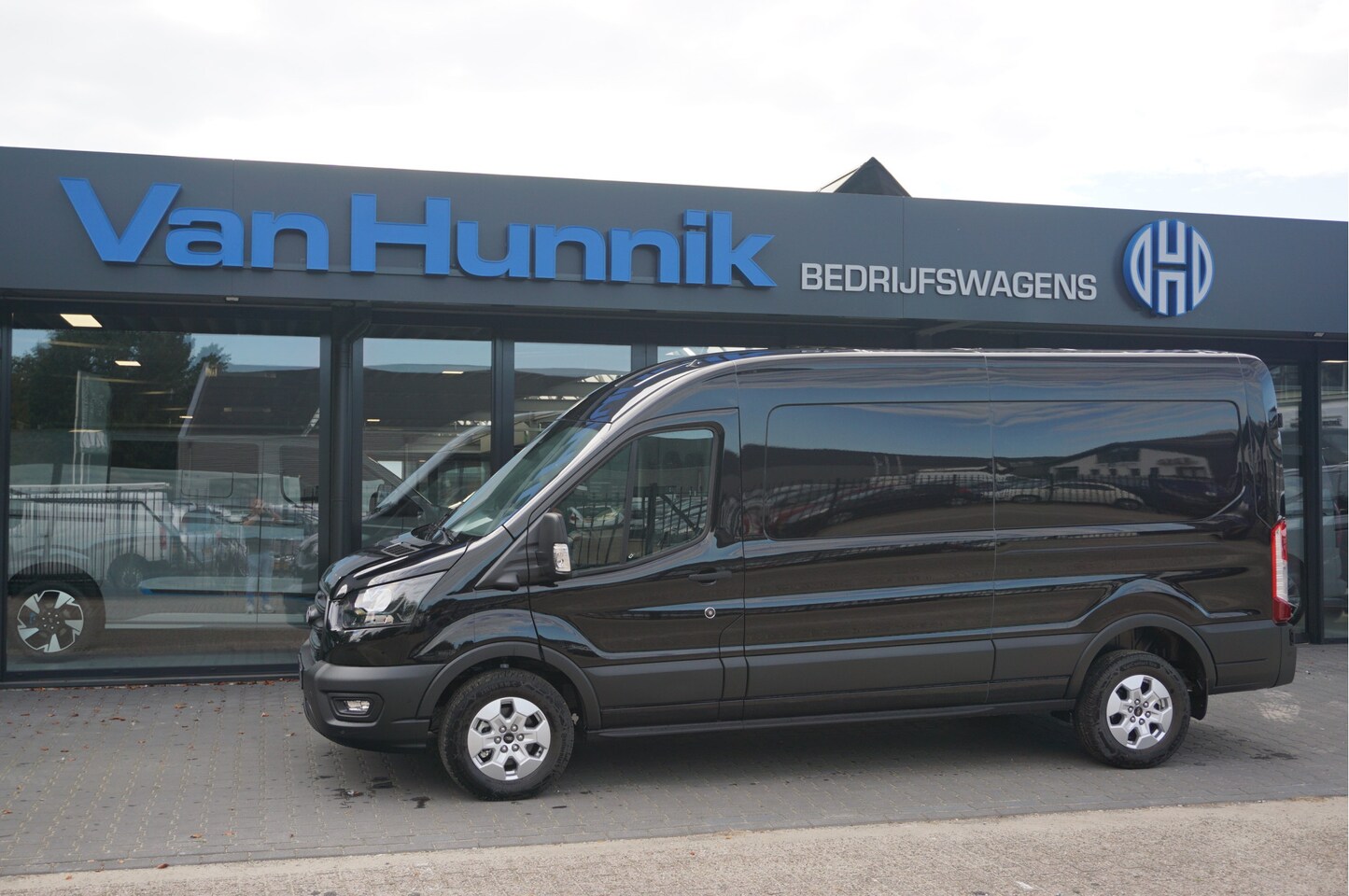 Ford Transit - 350L L3H2 Trend 130PK BPM VRIJ Sync4 Navi, Adap. Cruise, 360° Cam, Trekhaak!! NR. A103 - AutoWereld.nl