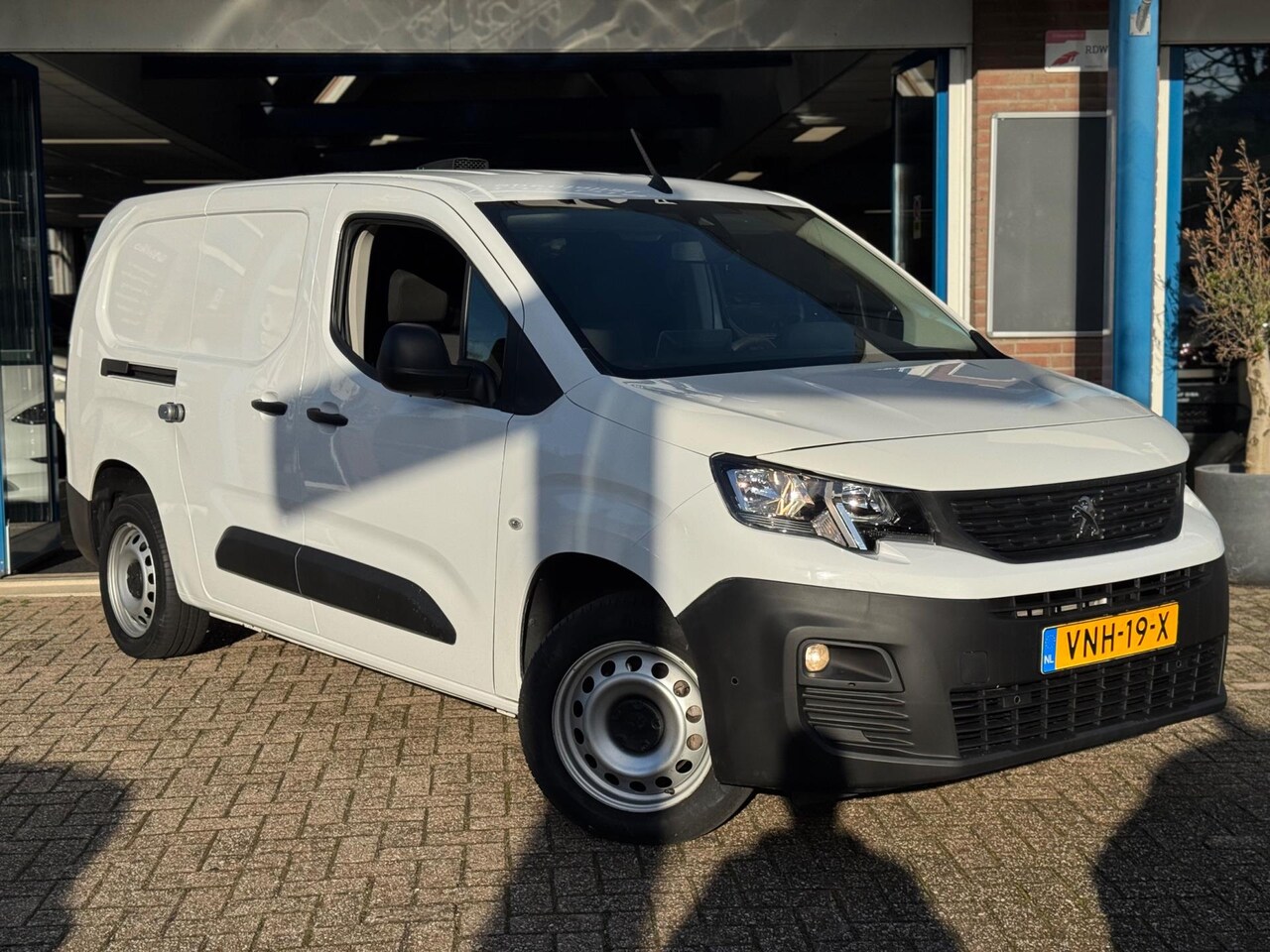 Peugeot Partner - 1.5 BlueHDI Premium Long 2021 NAVI AIRCO BTW - AutoWereld.nl