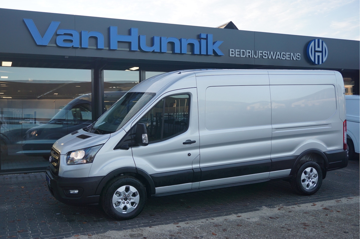 Ford Transit - 350L 130PK L3H2 BPM VRIJ!! Sync4 Navi, 360 Camera, LM Velg, Trekhaak!! NR. A101 - AutoWereld.nl