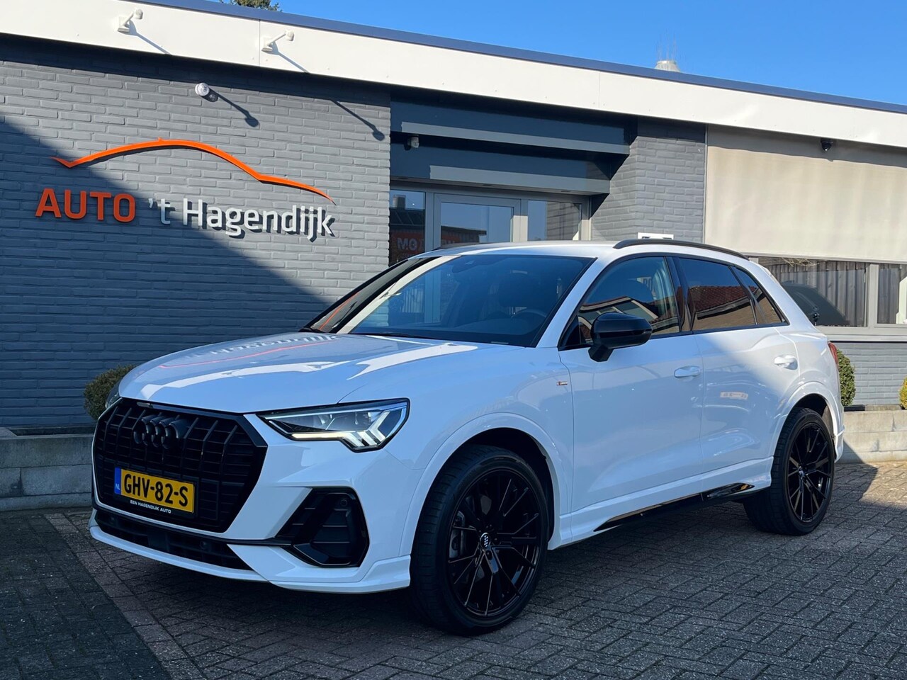 Audi Q3 - 40 TFSI quattro 290PK! S-Line trekh 20" camera - AutoWereld.nl