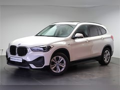 BMW X1 - xDrive25e Essential Automaat / Panoramadak / Achteruitrijcamera / Comfort Access / Adaptie