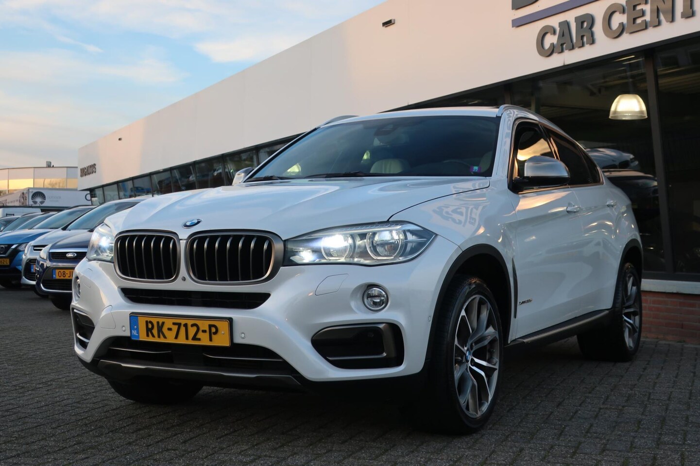 BMW X6 - XDrive30d High Executive 1e EIG_ADAP-CRUIS_PANO_HUD-UP_KEYLESS_DOH. - AutoWereld.nl