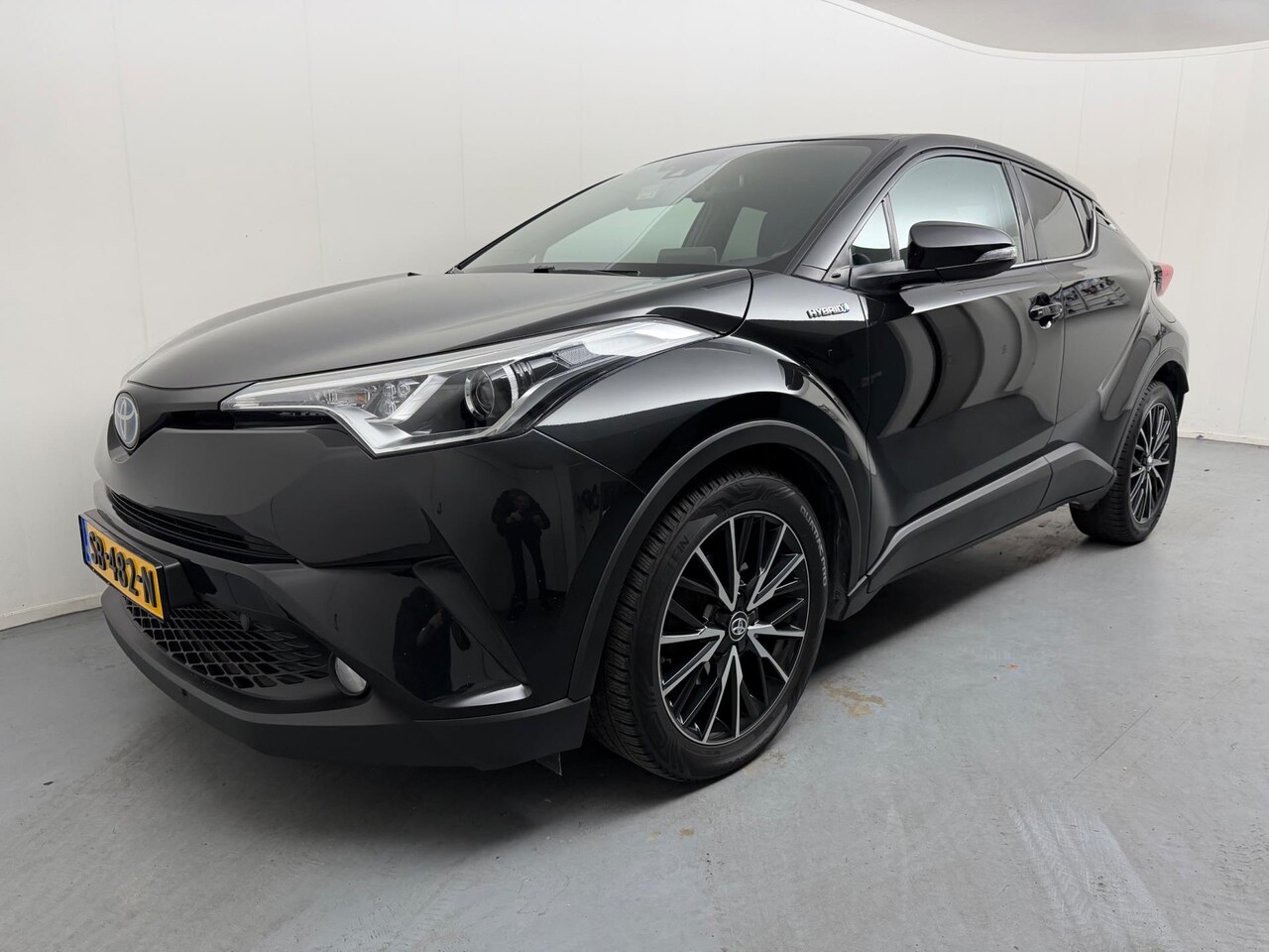 Toyota C-HR - 1.8 Hybrid Dynamic # Camera # Navi # 18" # Nap # Dealer onderhouden # Key Less - AutoWereld.nl