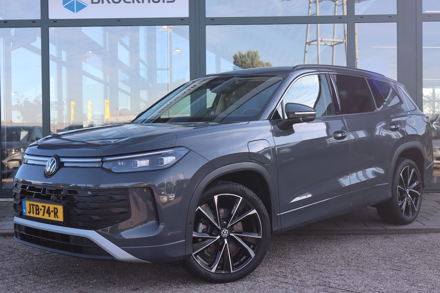 Volkswagen Tayron - 204 PK Automaat 1.5 eHybrid Life Edition | Achteruitrijcamera | IQ Light | Multimedia-voor - AutoWereld.nl