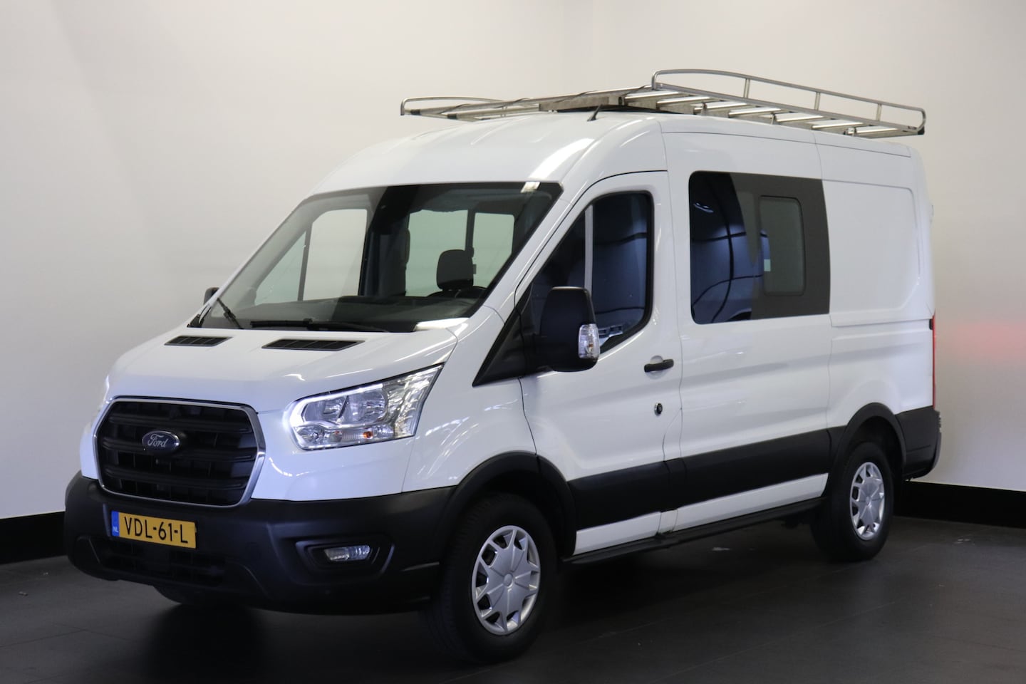 Ford Transit - 2.0 TDCI L2H2 Dubbel cabine EURO 6 - Airco - Cruise - PDC - €15.900,- Excl. - AutoWereld.nl