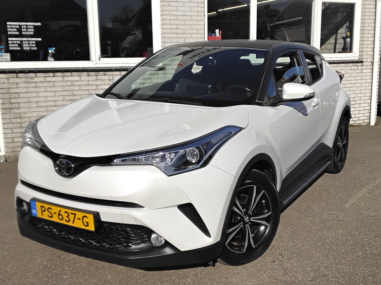 Toyota C-HR - 1.2 Dynamic 1.2 Dynamic, two tone ,tree planken,eertse eigenaar - AutoWereld.nl
