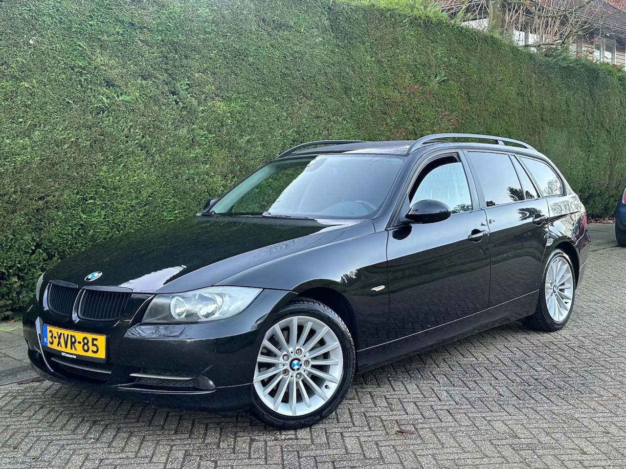BMW 3-serie Touring - 320i /AUTOMAAT/CRUISE/PDC/LEER/RIJDTGOED/ - AutoWereld.nl