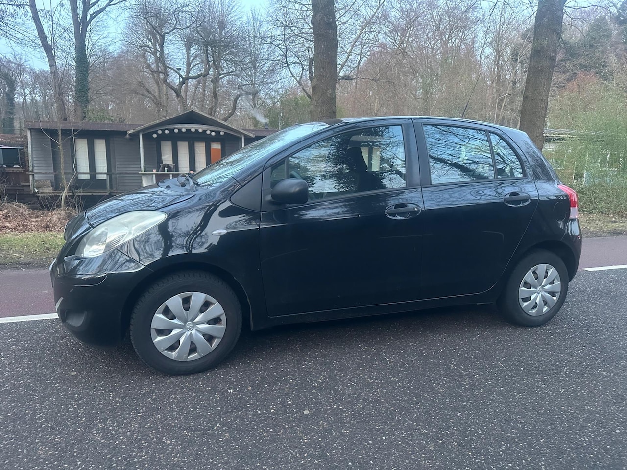 Toyota Yaris - 1.0 VVTi Acces AIRCO 5 DEURS ZWART - AutoWereld.nl