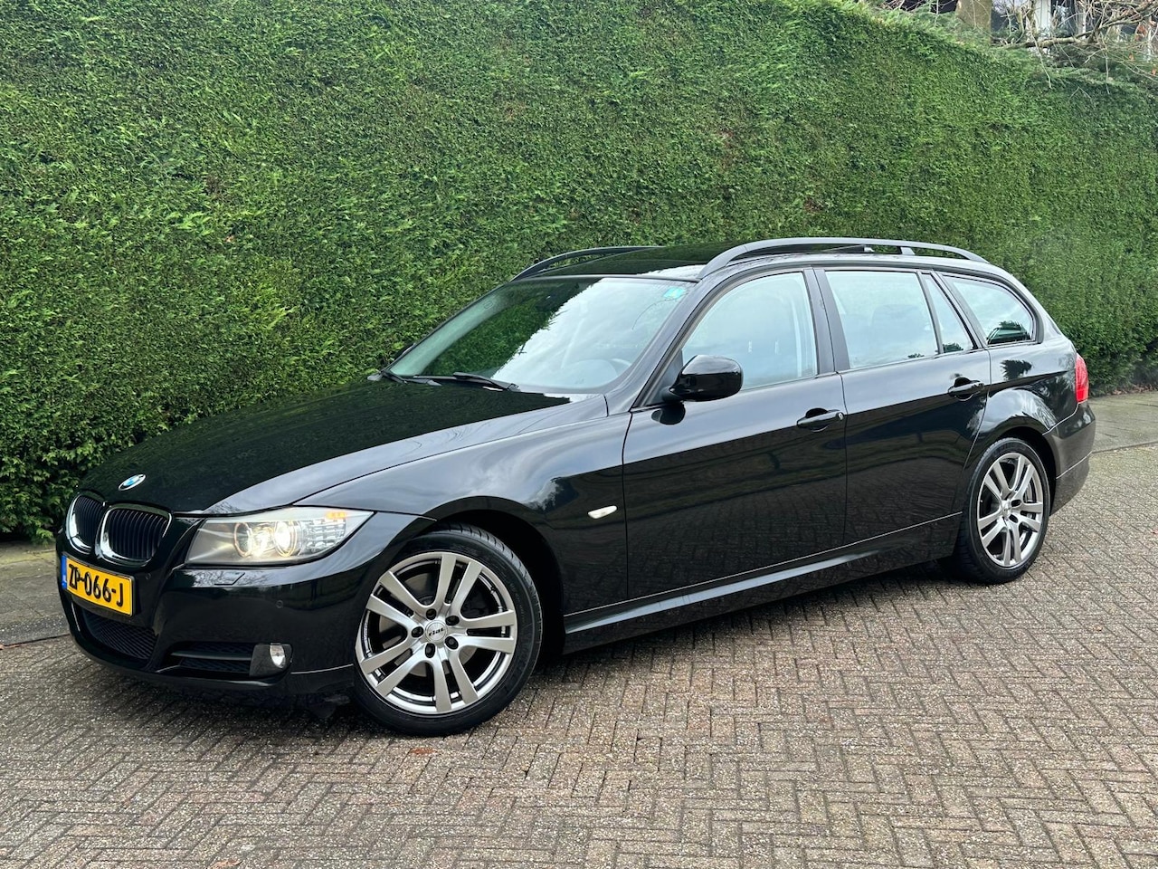 BMW 3-serie Touring - 320i /AUTOMAAT/PANO/XENON/LEER/RIJDTNIEUW!/ - AutoWereld.nl