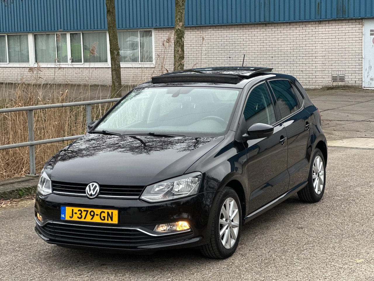 Volkswagen Polo - 1.2 TSI Highline!2015!PDC!Panoramadak!LM.velgen! - AutoWereld.nl