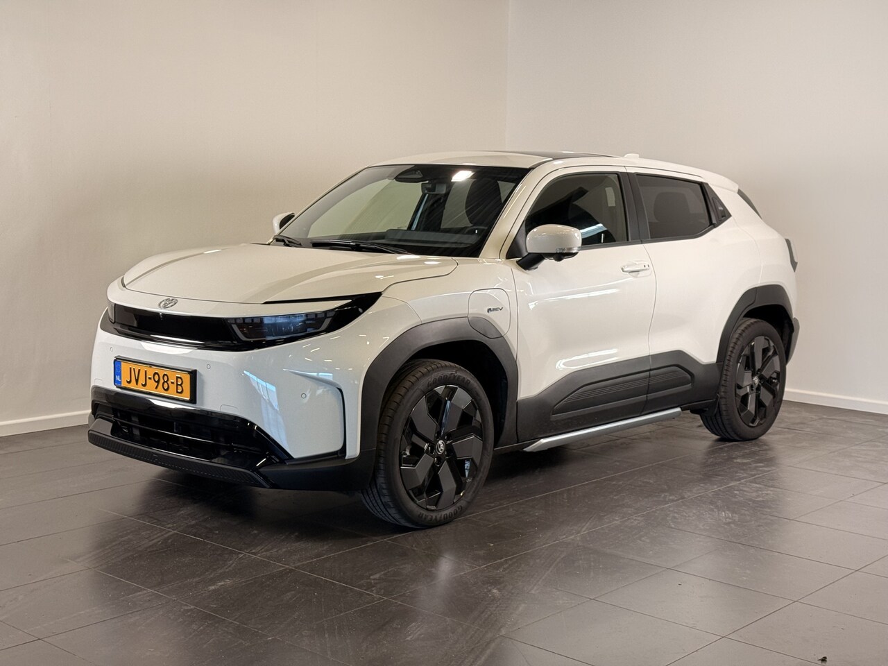 Toyota Urban Cruiser - Executive 61 kWh | Panoramodak | JBL Audio | Elektrische stoel | - AutoWereld.nl