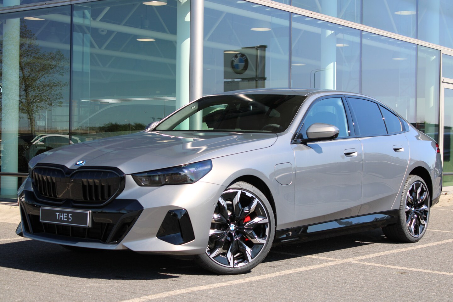 BMW 5-serie - 530e M Sport Automaat / Bowers & Wilkins / Adaptieve LED / Comfort Access / Parking Assist - AutoWereld.nl