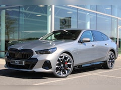 BMW 5-serie - 530e M Sport Automaat / Bowers & Wilkins / Adaptieve LED / Comfort Access / Parking Assist