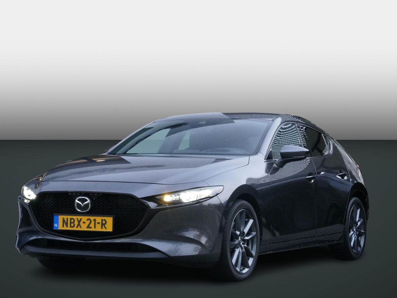 Mazda 3 Sport - 2.0 e-SkyActiv-G M Hybrid 122 Luxury | BOSE | Sportuitlaat | 360-Camera | RIJKLAARPRIJS!! - AutoWereld.nl